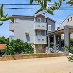 Katina Apartment With Private Pool Apartman *