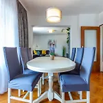 Katina Apartment With Private Pool Apartman Zadar