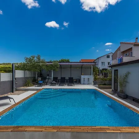 Katina With Private Pool Daire