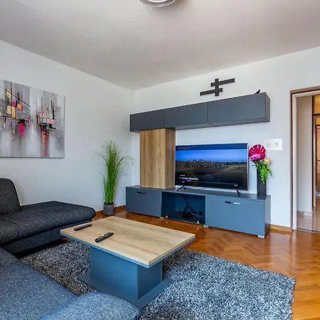 Katina Apartment With Private Pool