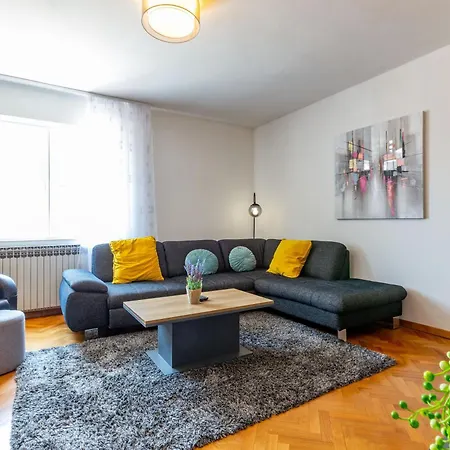 Apartment Katina Apartment With Private Pool Zadar