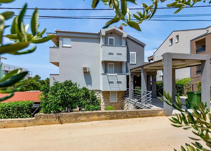 Katina With Private Pool 公寓 *